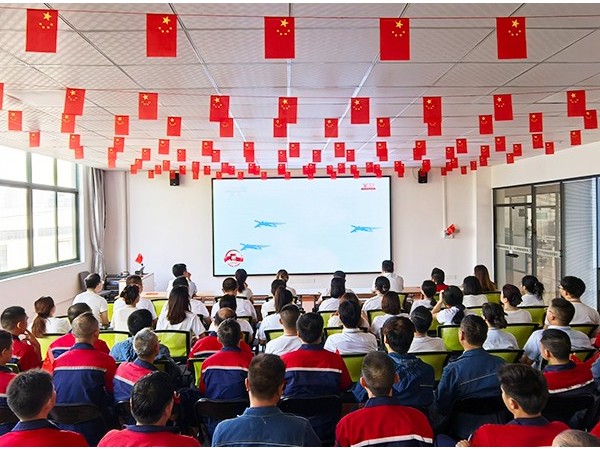 銘記歷史珍愛和平，砥礪奮進開創未來！歐能機械集體觀看勝利日紀念大會