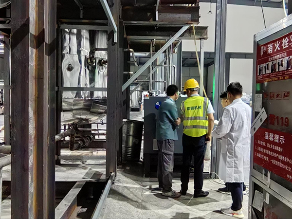 樹脂反應(yīng)釜內(nèi)外雙盤管控溫雙機一體模溫機