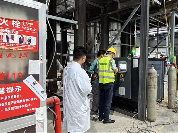 樹脂反應(yīng)釜內(nèi)外雙盤管控溫雙機一體模溫機