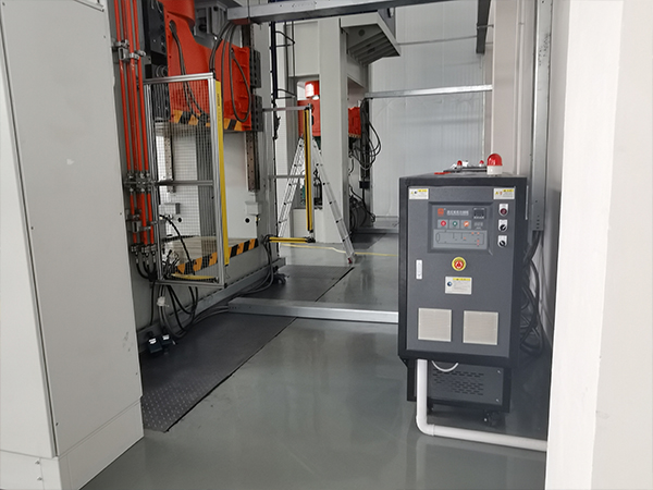 模具油溫機在電池盒制造中控溫，改善汽車部件生產