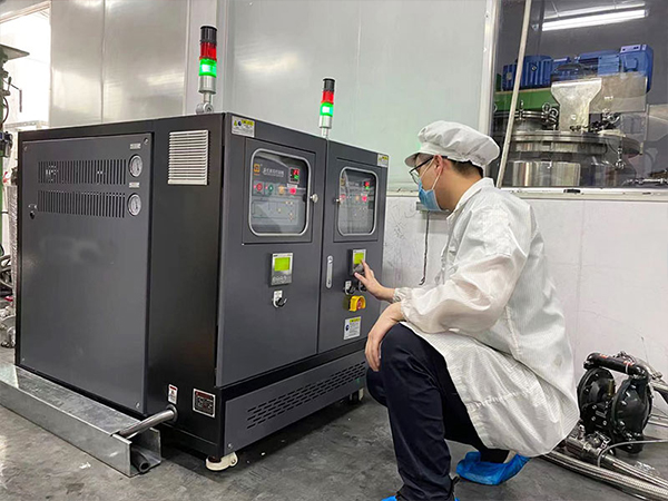 提高鋰離子電池漿料生產(chǎn)質(zhì)量與效率，攪拌機控溫模溫機的應(yīng)用