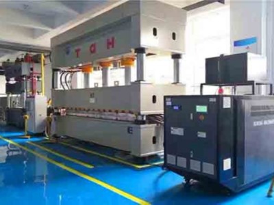 碳纖維復合材料液態成型控溫